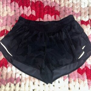 Lululemon hotty hot shorts camo 2.5